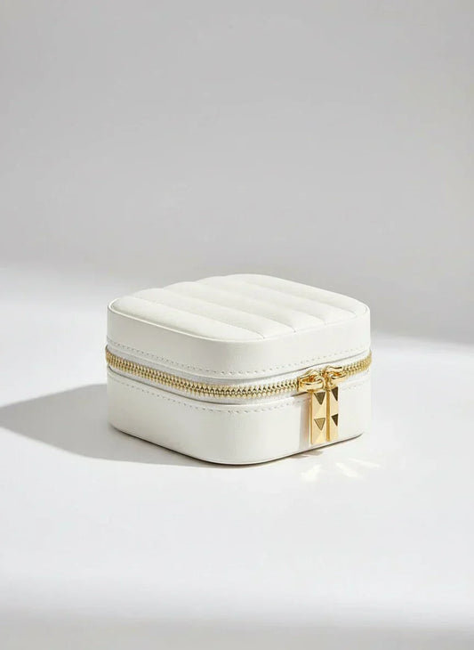 Petite boîte à bijoux blanche en cuir