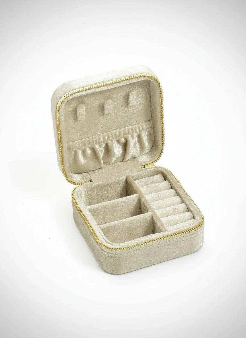 Boîte à bijoux velours beige – Luxe et délicatesse