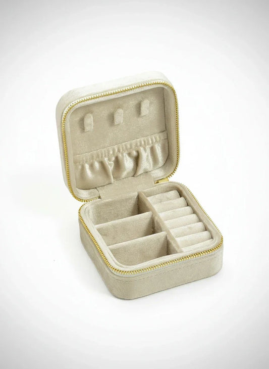 Boîte à bijoux velours beige – Luxe et délicatesse