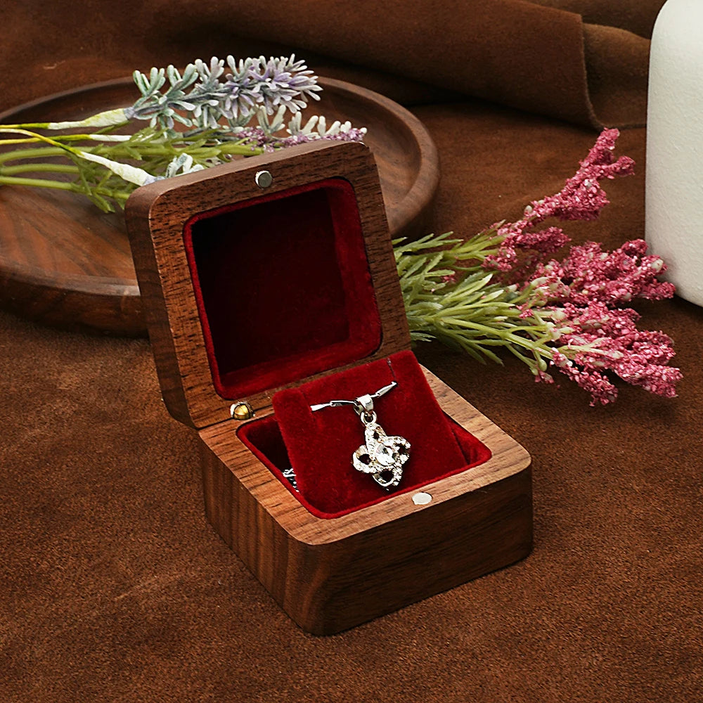 Écrin à Collier Bois Massif Gravable – Doublure Velours Chic