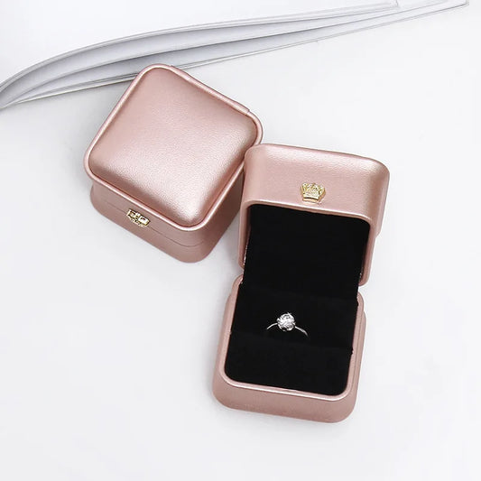 Écrin à Bague Or Rose 5,8x5,8x4,5cm – Fermeture Couronne