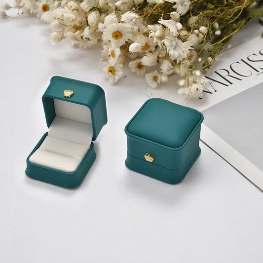 Écrin à Bague Vert 5,8x5,8x4,5cm – Fermeture Couronne