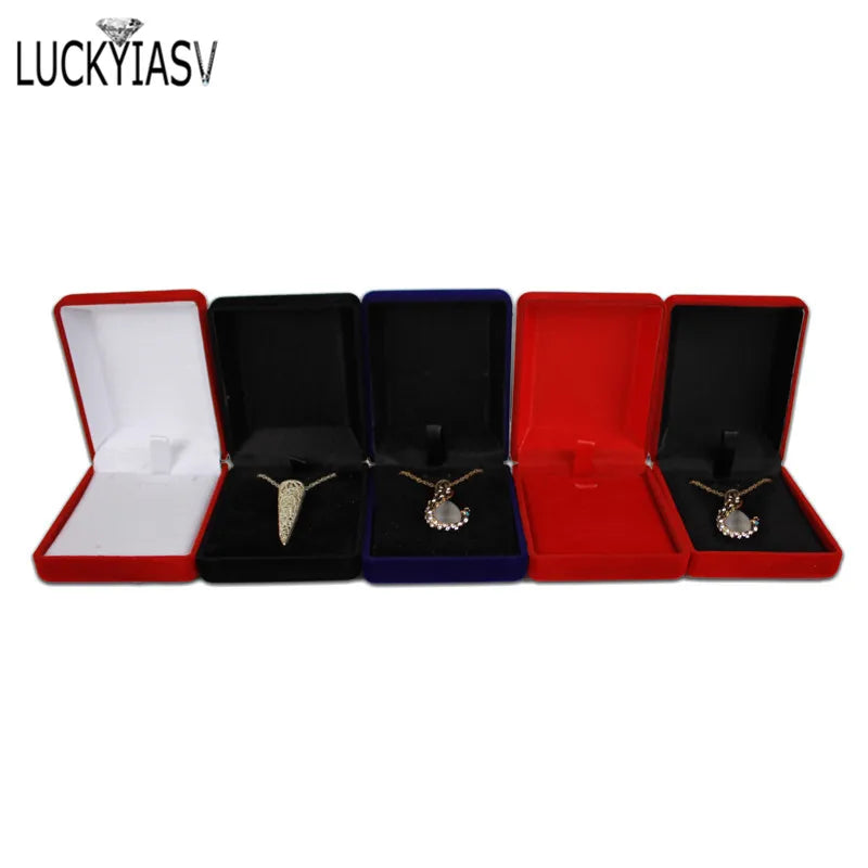 Écrin Nuptial Velours Rouge – Collier