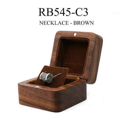 Écrin à Collier Bois Massif Gravable – Doublure Velours Raffinée
