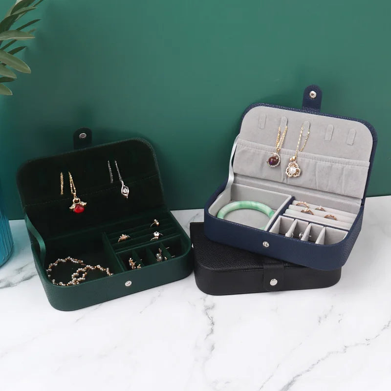Boîte à Bijoux de Voyage Cuir Noir – Intérieur Chenille