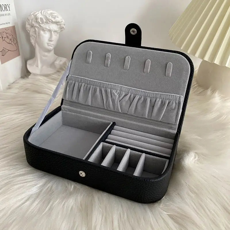 Boîte à Bijoux de Voyage Cuir Noir – Intérieur Chenille
