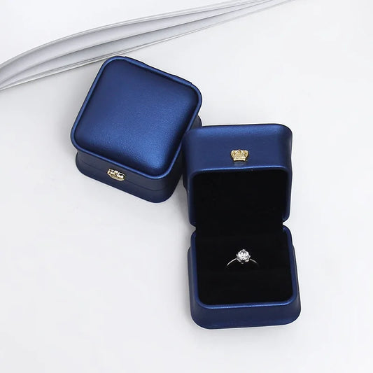 Écrin à Bague Bleu Marine 5,8x5,8x4,5cm – Fermeture Couronne