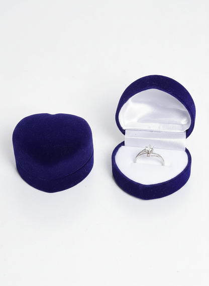 Écrin velours bleu marine coeur avec bague