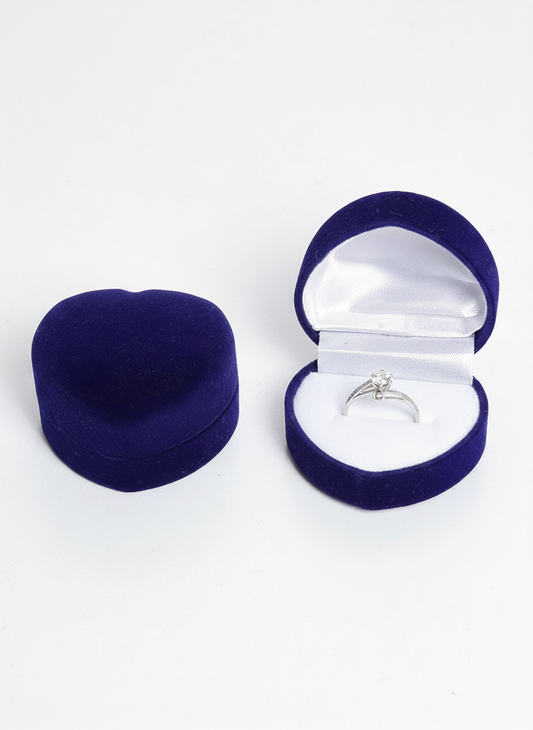 Écrin velours bleu marine coeur avec bague