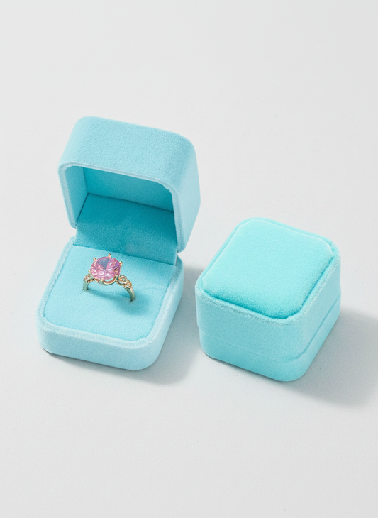 Écrin velours bleu ciel avec bague