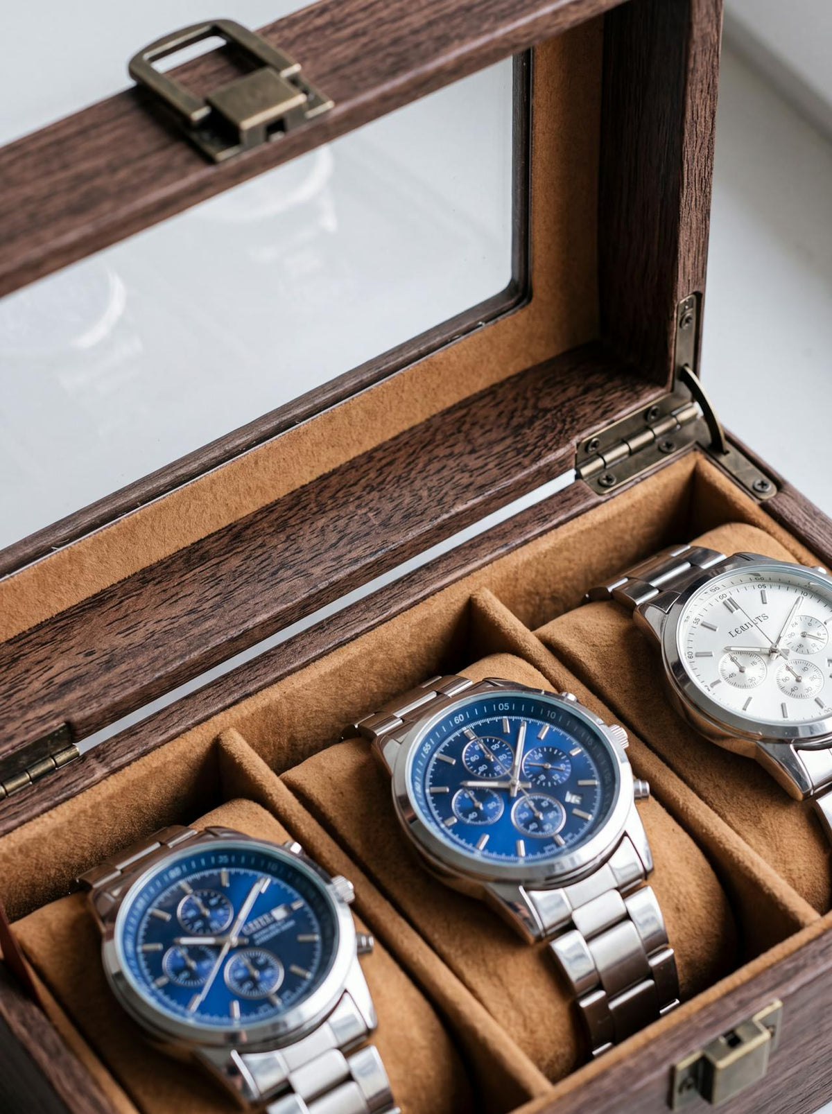 Boîte à Montre Homme 3 Compartiments Effet Noyer – Édition Classique